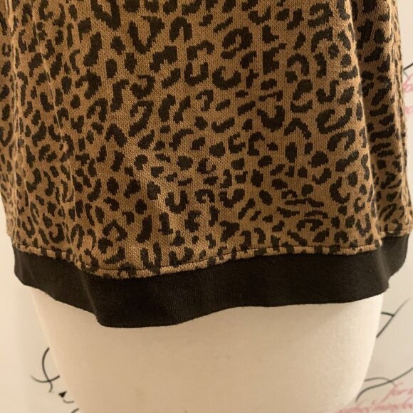 Eccobay.  Size Small.  Animal Print Stretch Pullover Sweater with Bindings.  B12 - Picture 4 of 7